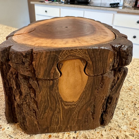 Jewelry - Vintage jewelry Rustic Wooden Tree Stump Box.